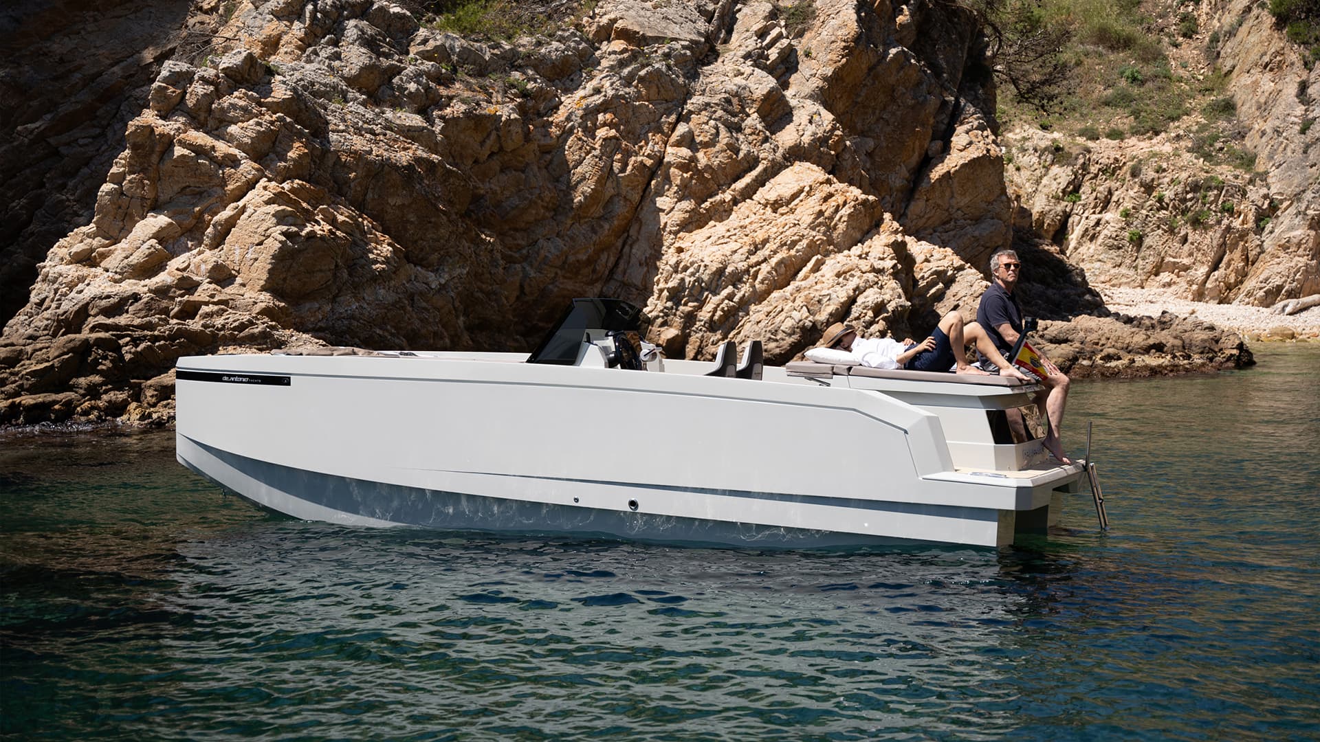 De Antonio Yachts E23