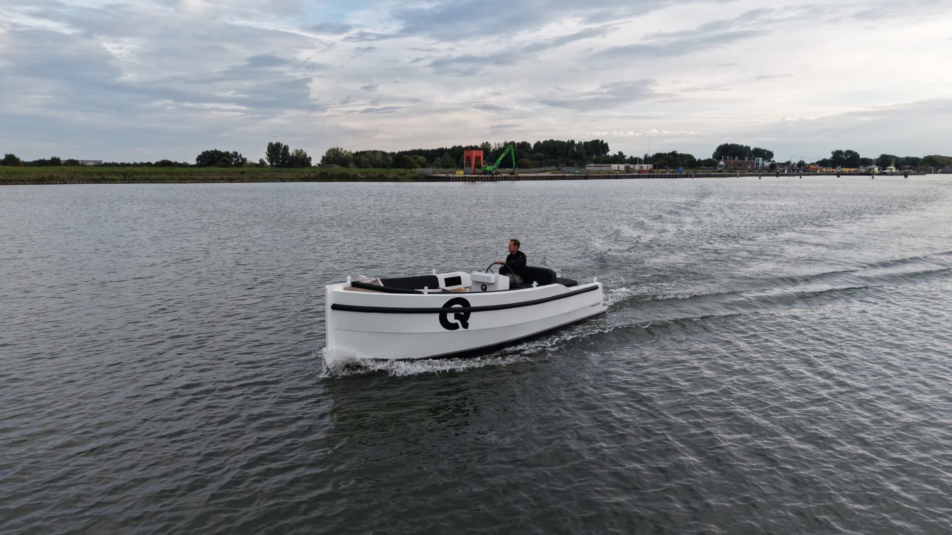 Qrafter Boats e-Qruiser 600